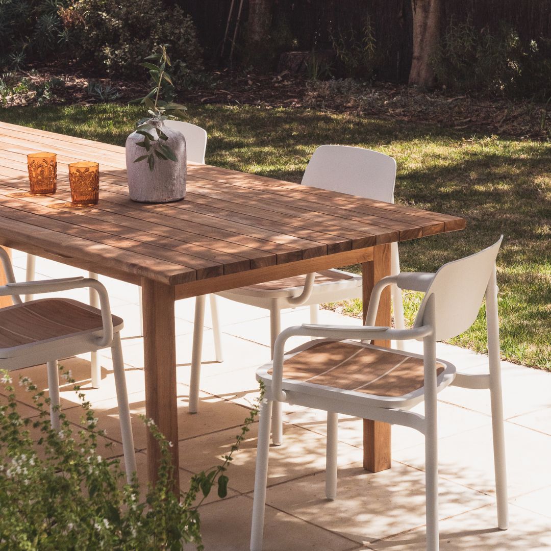 can-outdoor-furniture-get-wet-satara